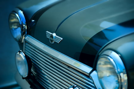 closeup photo of Mini Cooper thumbnail