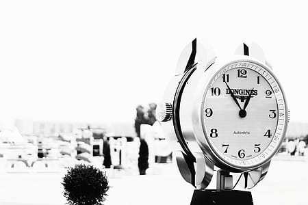 Round Donghines Watch Displaying at 1:49 thumbnail