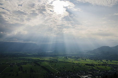 sun rays on city thumbnail