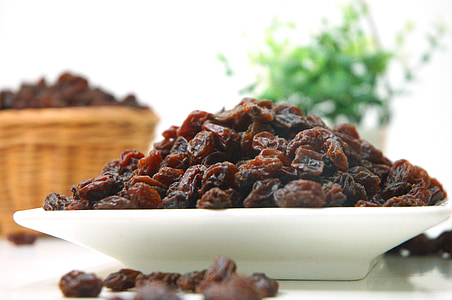 bunch of dates on white plate thumbnail