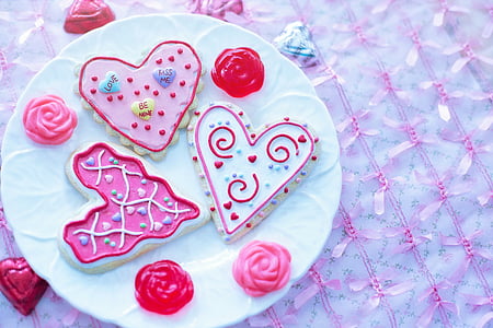 closeup photo of three heart-shaped cookies thumbnail