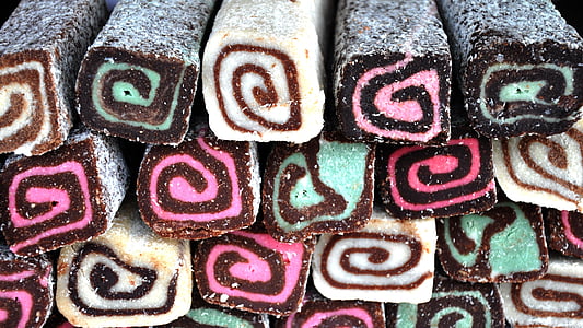 roll cakes close-up photography thumbnail
