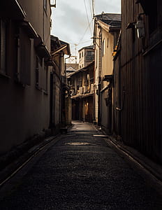 empty alley thumbnail