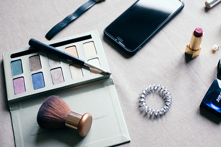 Cosmetics and iPhone thumbnail