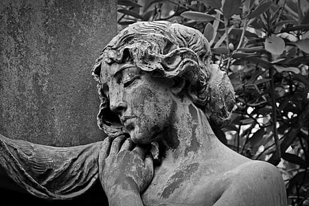 female statue thumbnail