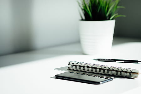 black and silver retractable pen thumbnail