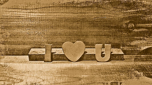 brown I Love U freestanding letters thumbnail