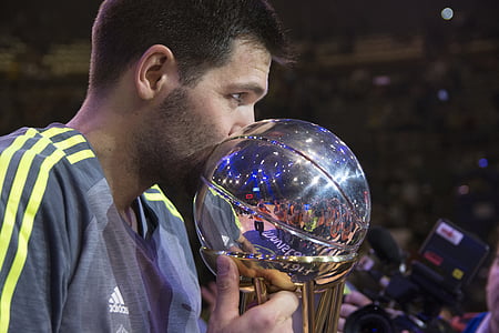 man kissing trophy thumbnail