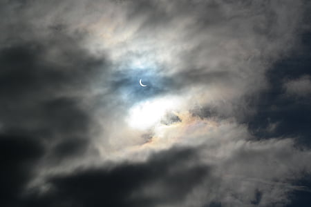 gray and black sky at night thumbnail