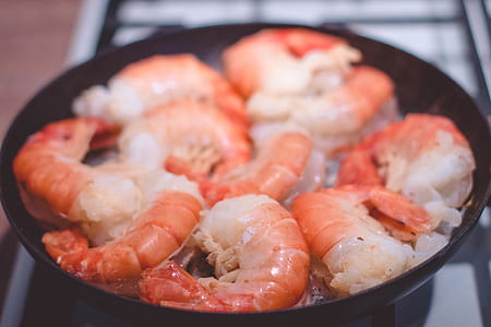 Shrimp on Black Pan thumbnail