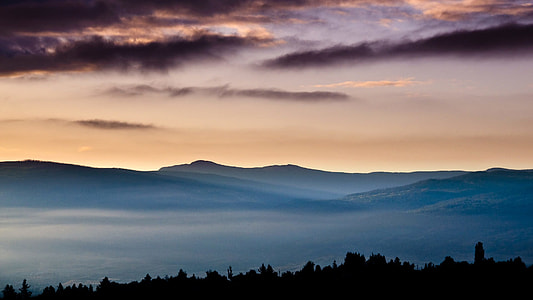 The Sunrise In The Mountain, Daybreak thumbnail
