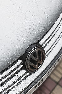chrome Volkswagen emblem thumbnail