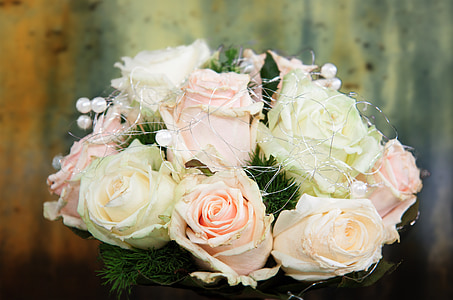 bouquet of pink and white rose thumbnail