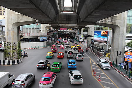 cars on road thumbnail