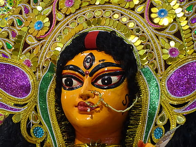 closeup photo of statue thumbnail