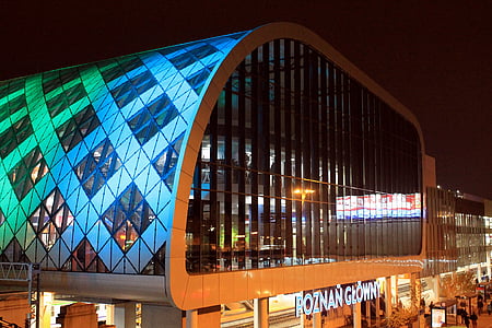 Roznan Glowny building at night thumbnail