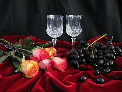 three pink and two yellow roses; blackberry lot; two clear footed drinking glasses thumbnail