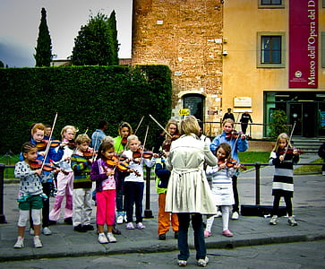 children playing violin thumbnail