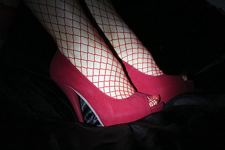 woman wearing red heels thumbnail