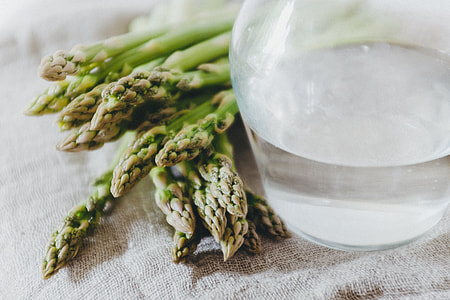 Green asparagus bundles thumbnail