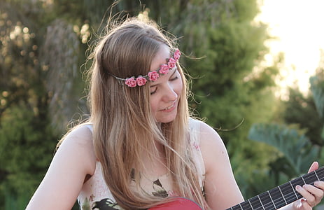 woman playing guitar thumbnail