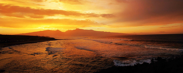 silhouette dusk photo of ocean waves during golden time thumbnail