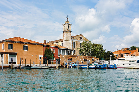 The beautiful and colorful Murano Island, Italy thumbnail