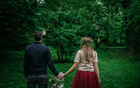 couple holding hands \ thumbnail