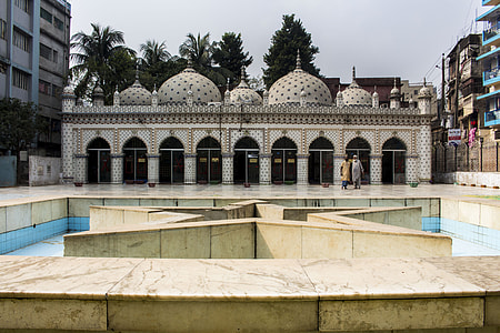 landscape photography of mosque thumbnail