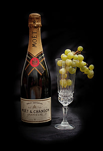 Noet & Chandon champagne bottle thumbnail