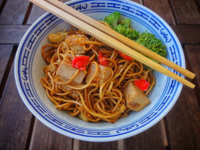 bowl of noodles with chopsticks thumbnail