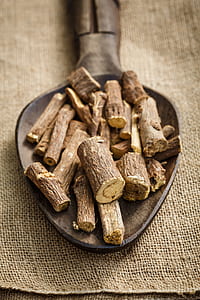 close-up photography of beige cut log thumbnail