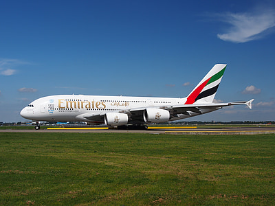 airplane on airport thumbnail
