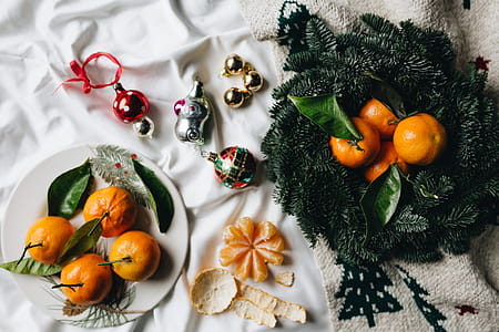 Still life of mandarin oranges with leaves thumbnail