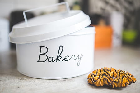 white Bakery container with lid thumbnail
