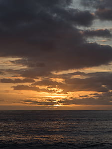 sea under golden hour thumbnail