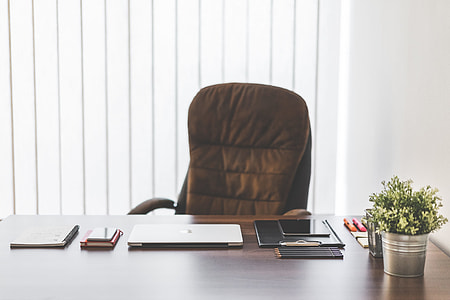 Clean and Simple Office Workdesk Setup thumbnail