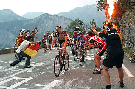 men on bicycle race thumbnail