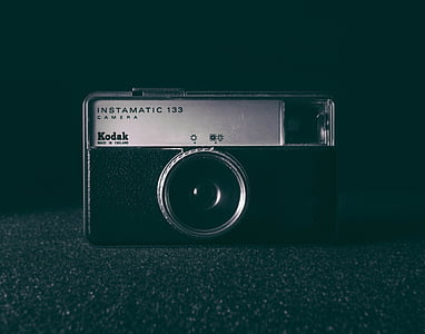 black and gray Kodak Instamatic 133 camera thumbnail