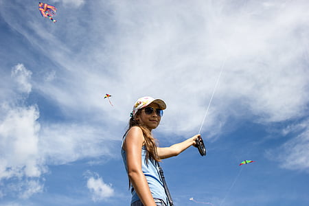woman holding a wire with kite thumbnail