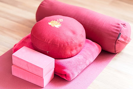 pink pillows and pink towels thumbnail