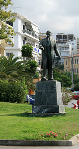Eleftherios Venizelos statue in Rethymno, Greece thumbnail