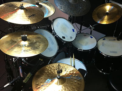 gray and brown acoustic drum kit close-up photo thumbnail
