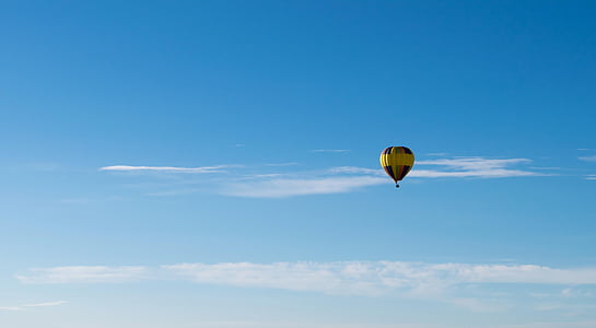 hot air balloon on mid air thumbnail