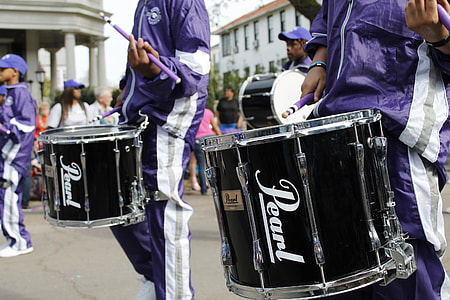 person playing black Pearl drum thumbnail