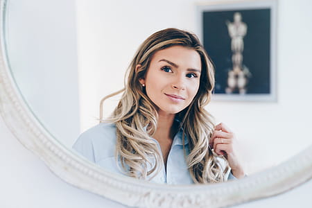 Woman In Mirror Photo thumbnail
