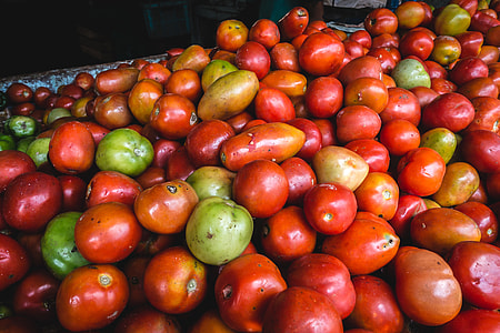 Fresh tomatoes at a farmers market thumbnail