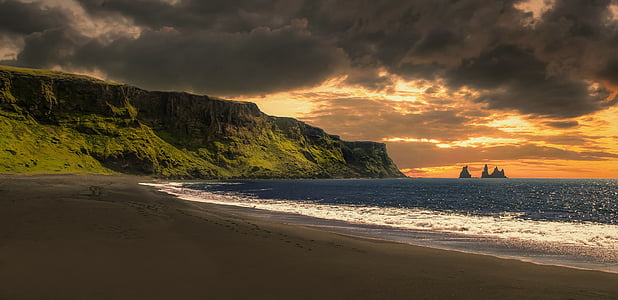 blue ocean water under gray cloudy sky thumbnail