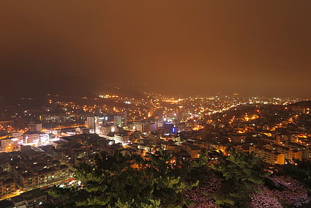 over looking of the city thumbnail