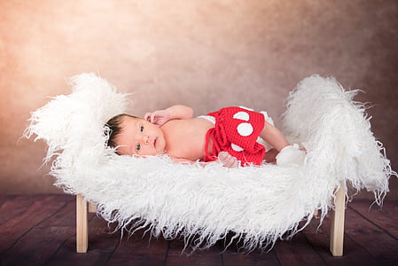baby on table thumbnail